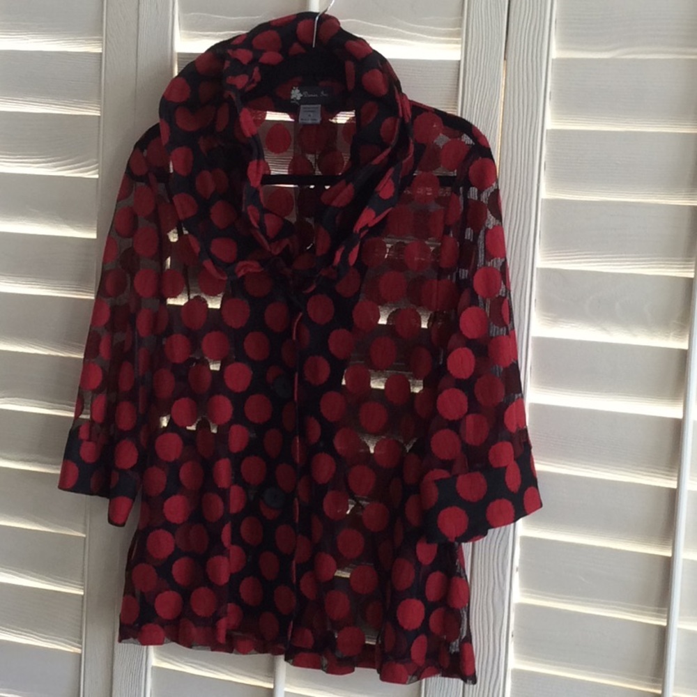 Polka dot wired collar sheer jacket. Button front
